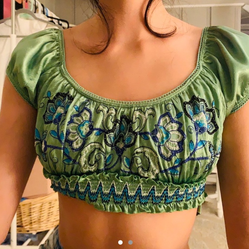 SILKY GREEN CROP TOP